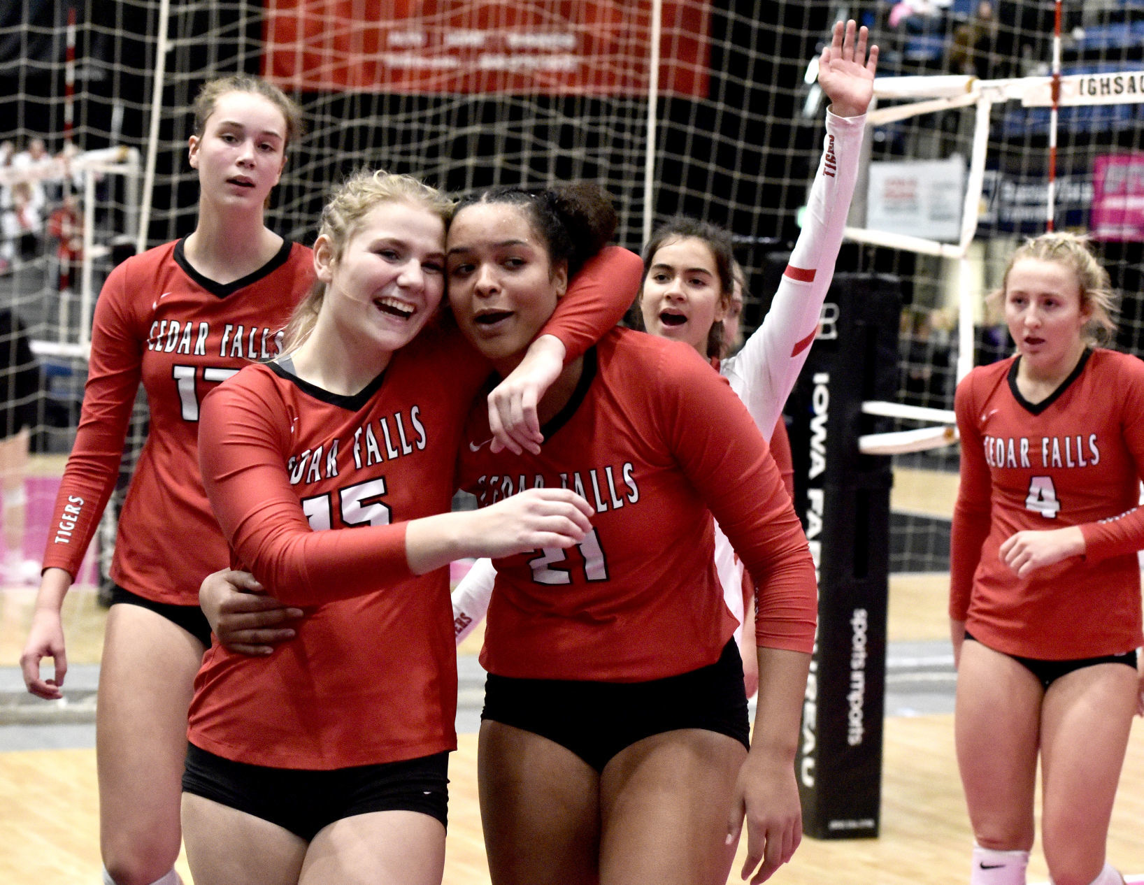111219ho-cf-waukee-vb-9